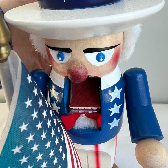 STEINBACH CHUBBY UNCLE SAM NUTCRACKER HOLDING AMERICAN FLAG STAMPED - Picture 10 of 12